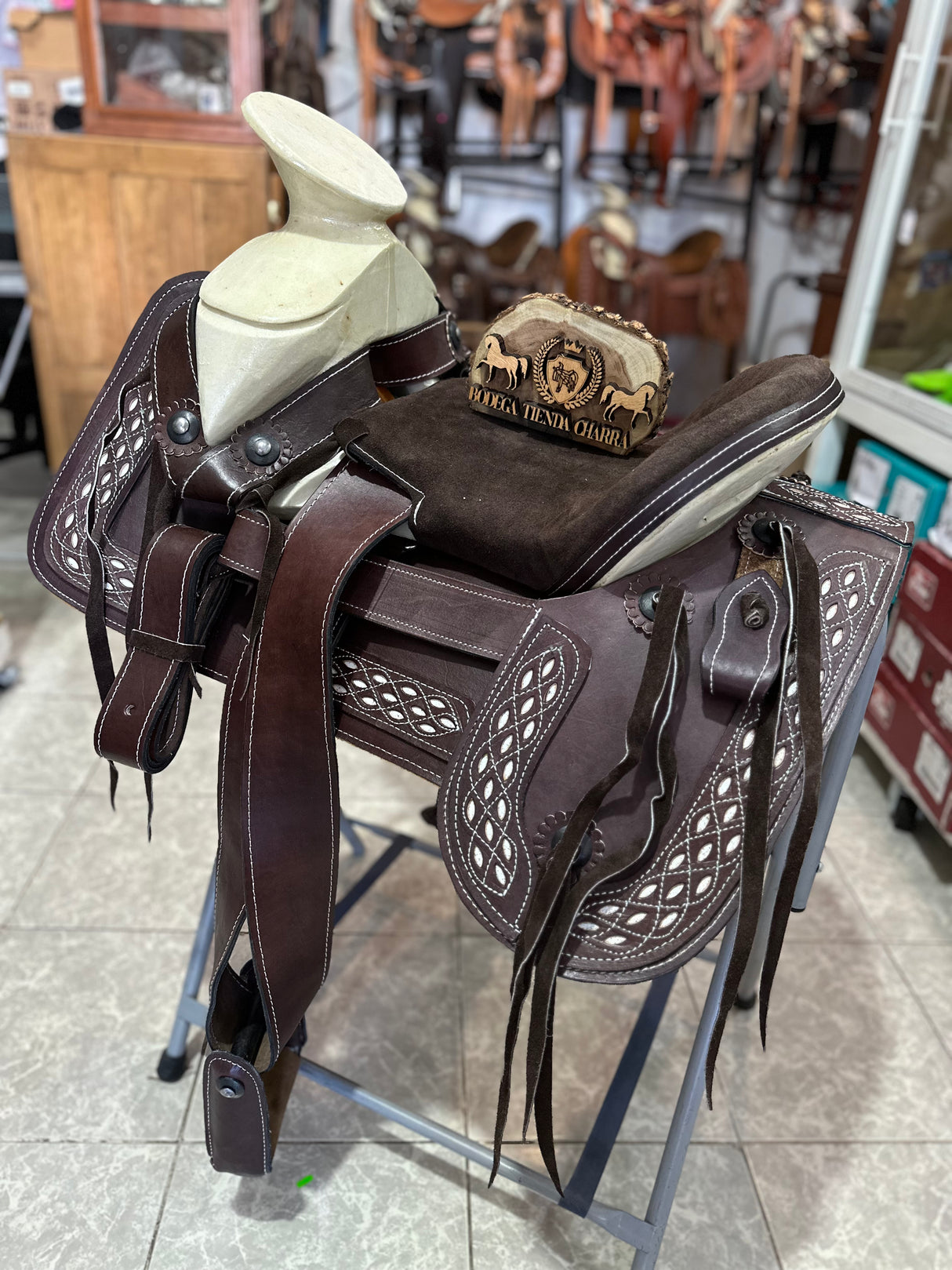 Charra round bar chair, vaqueta4 f15 N3