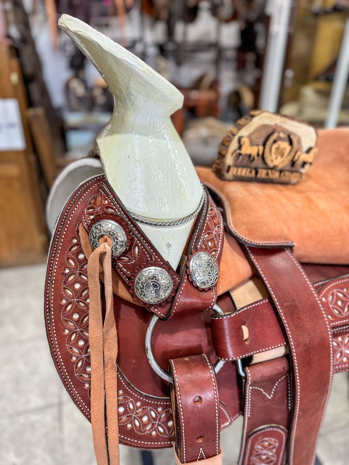 Charra round bar chair, vaqueta4 f15 N3