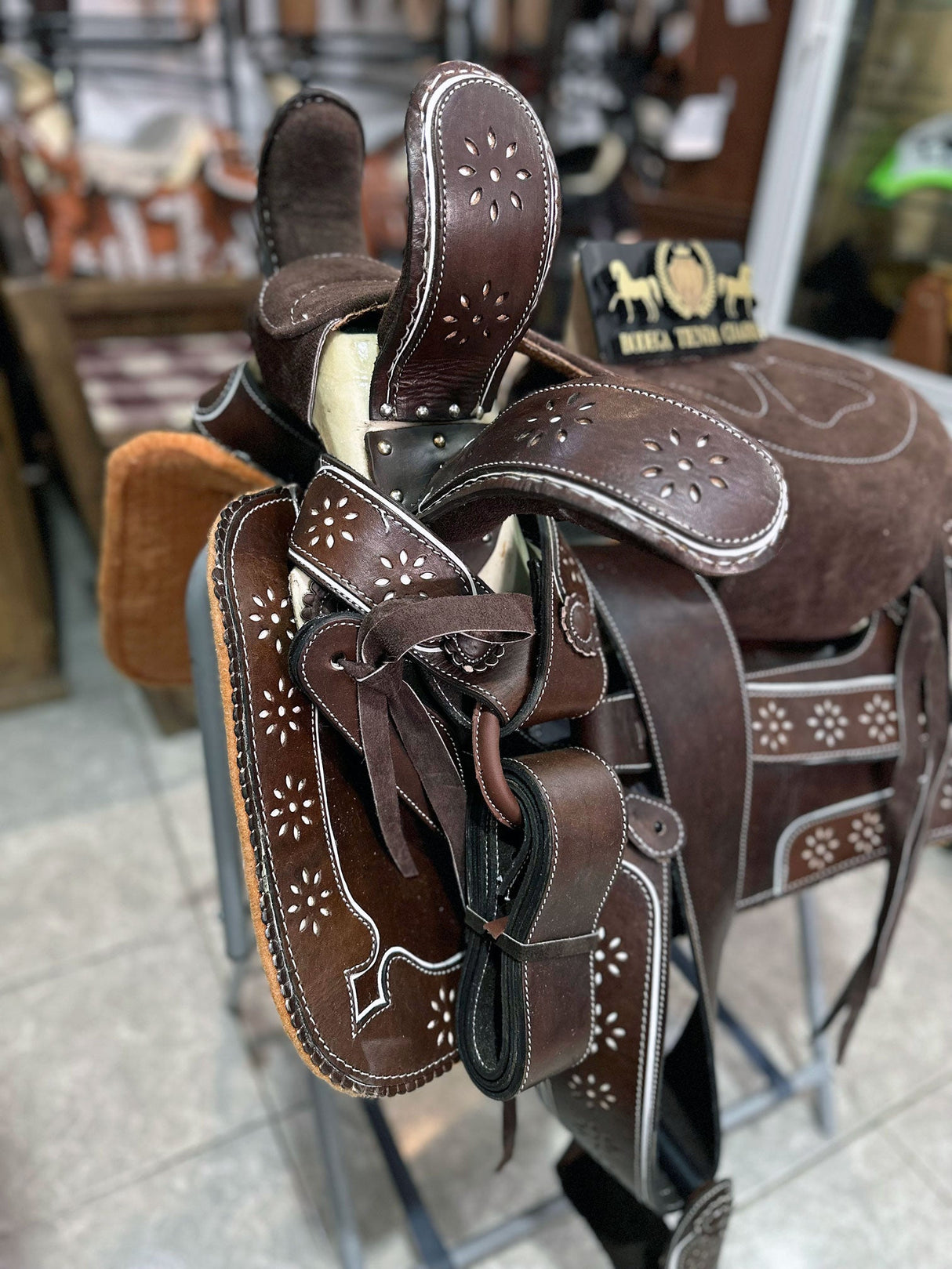 Albarda charra, adorno floreado (chocolate) - Tiendacharra.com - Bodega Tienda Charra