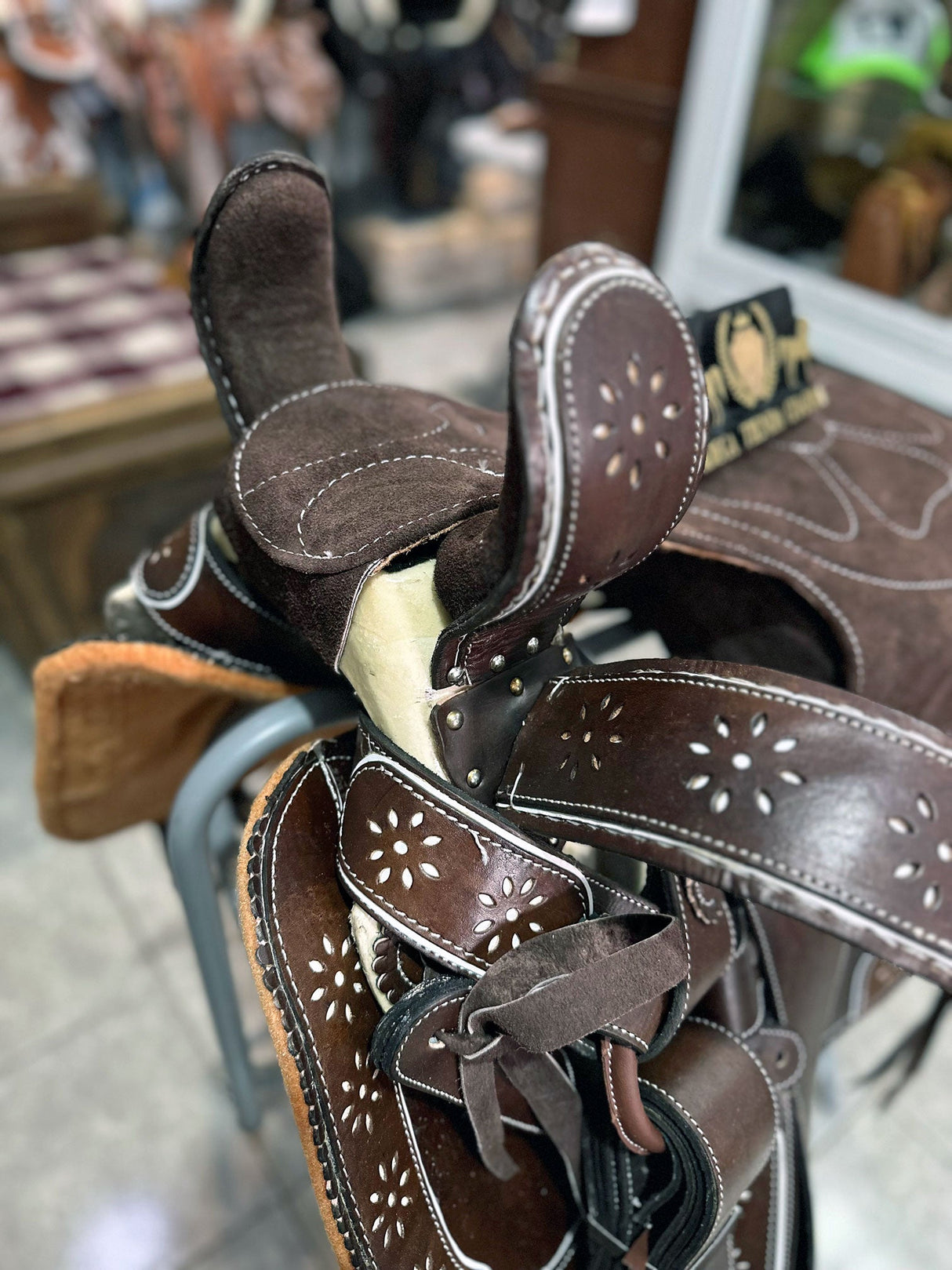 Albarda charra, adorno floreado (chocolate) - Tiendacharra.com - Bodega Tienda Charra