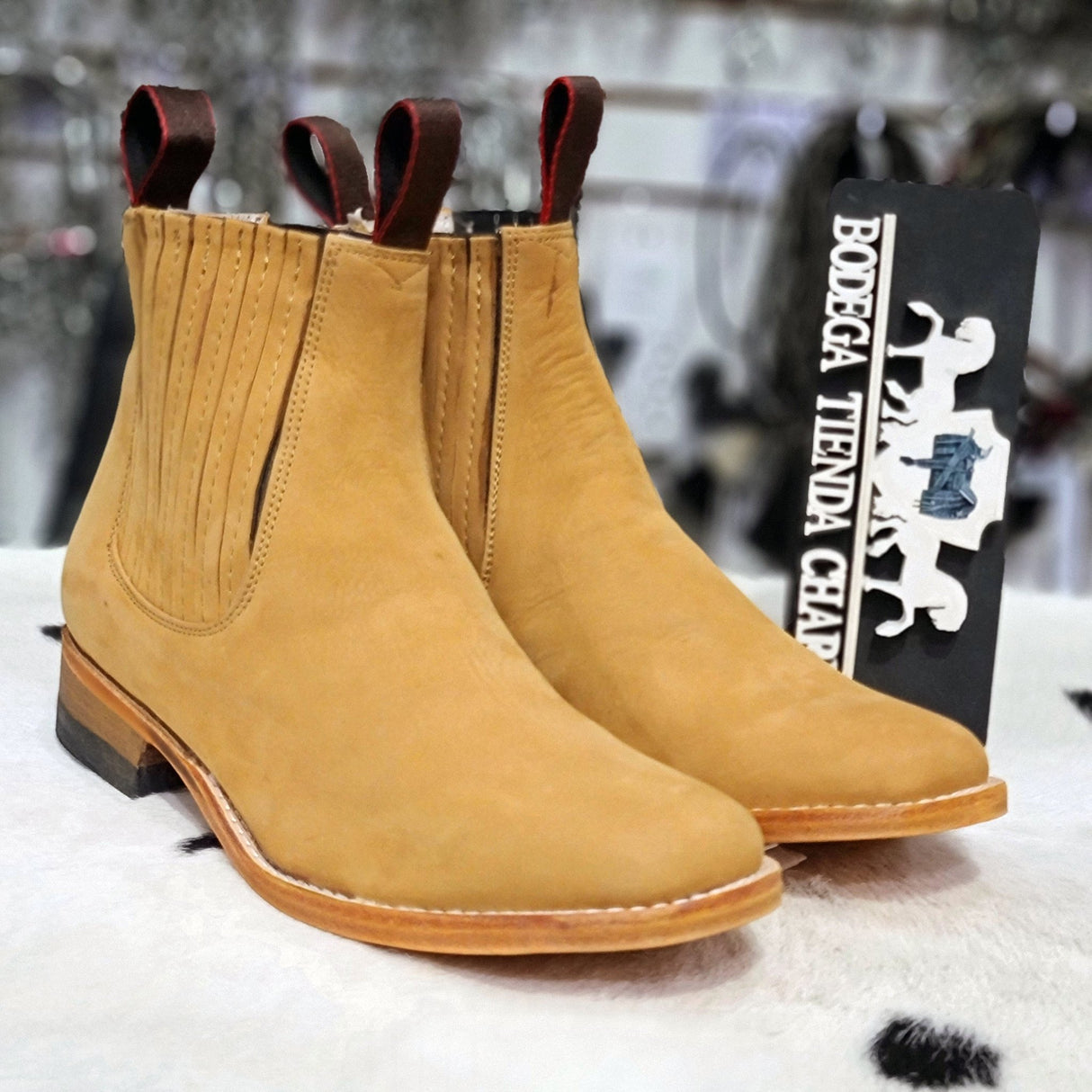 Botin horma de pato, color Nobuk Camel - Tiendacharra.com - Bodega Tienda Charra