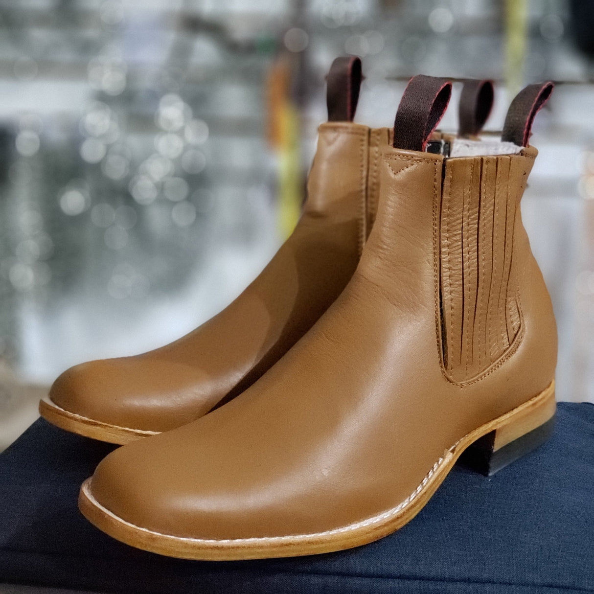 Botin horma de pato, color piel Almendra - Tiendacharra.com - Bodega Tienda Charra