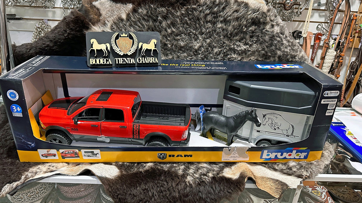 Camioneta RAM con traila y caballo BRUDER - Tiendacharra.com - Bodega Tienda Charra