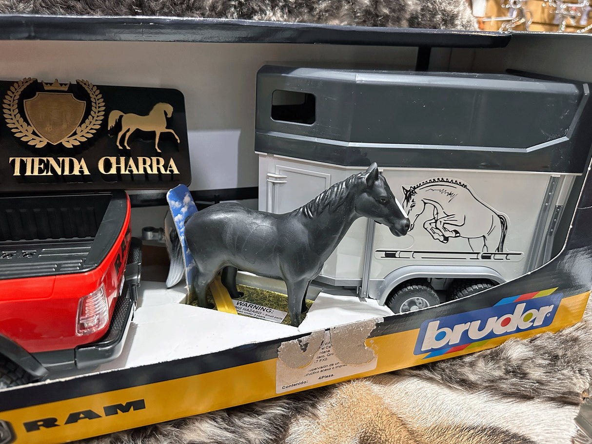 Camioneta RAM con traila y caballo BRUDER - Tiendacharra.com - Bodega Tienda Charra