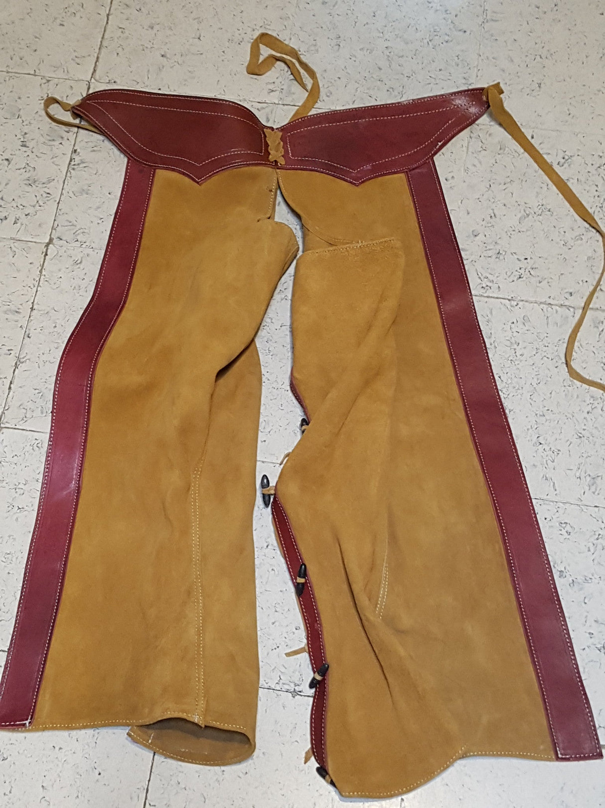 Chaparreras charras lisas (color oro camel) - Tiendacharra.com - Bodega Tienda Charra