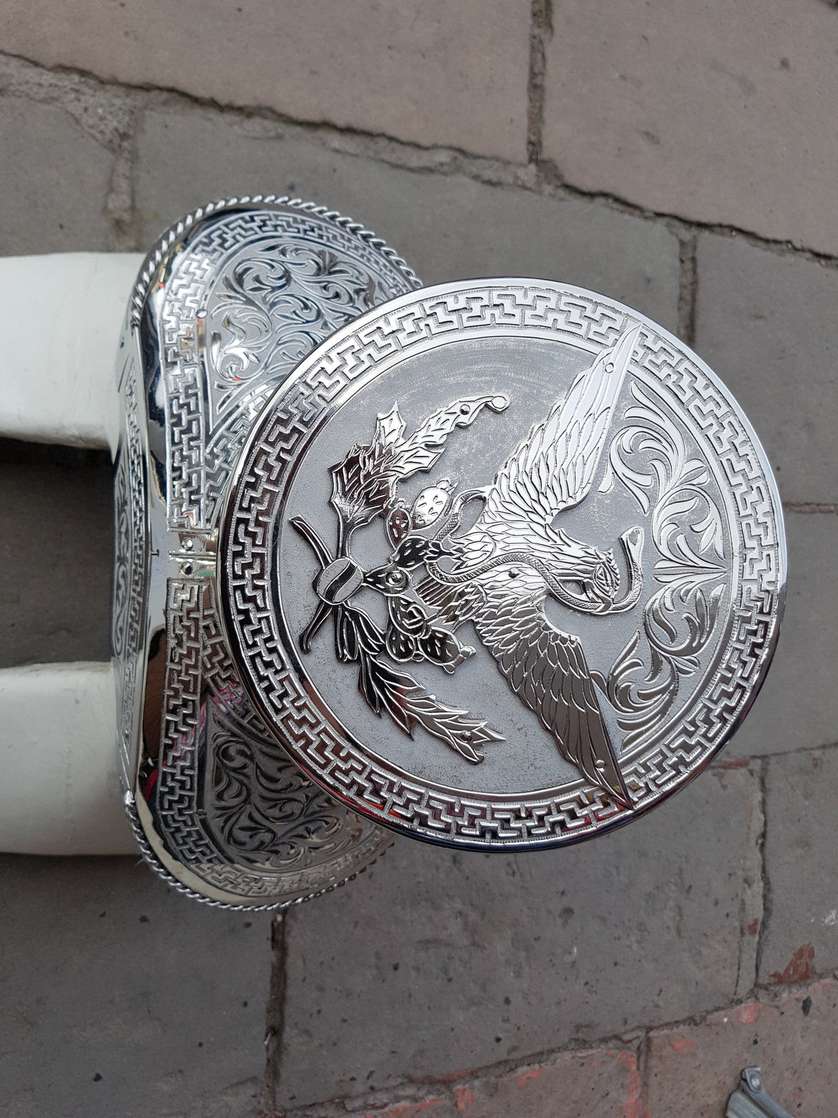 Fuste escarbado en acero inoxidable, modelo Águila Porfiriana - Tiendacharra.com - Bodega Tienda Charra