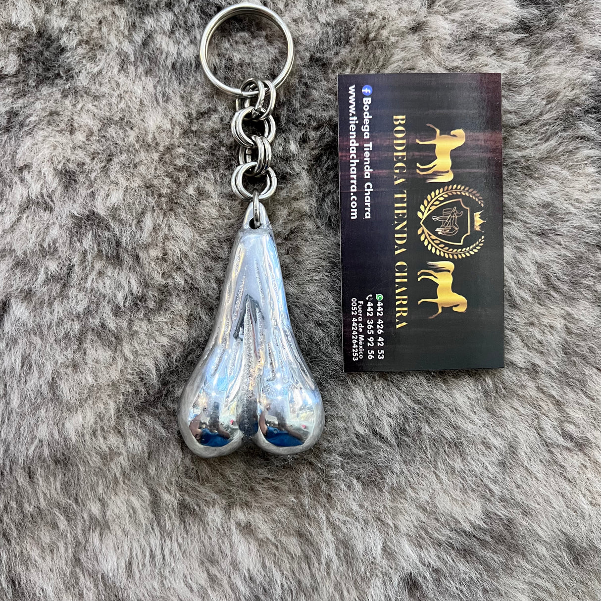 Llavero charro huevo de toro LLV30