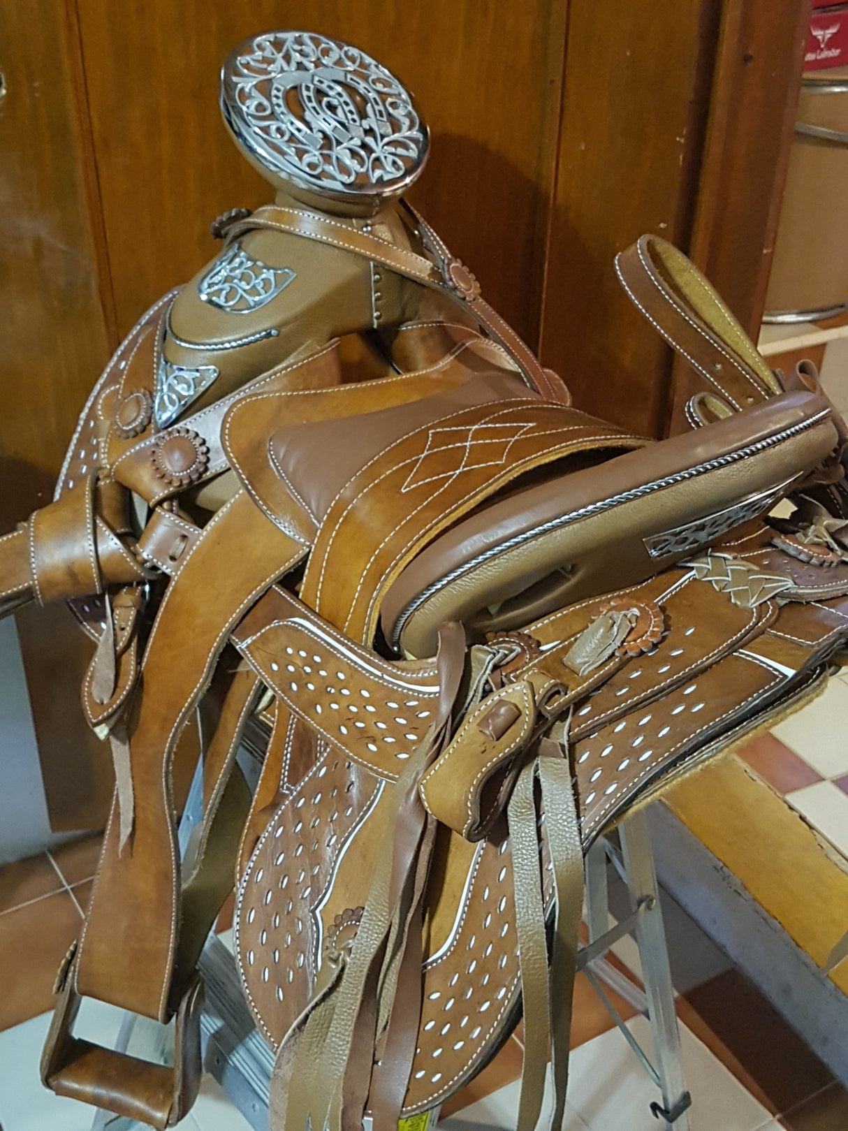 Montura charra cola de pato, cantina desmontable con herraje - Tiendacharra.com - Bodega Tienda Charra