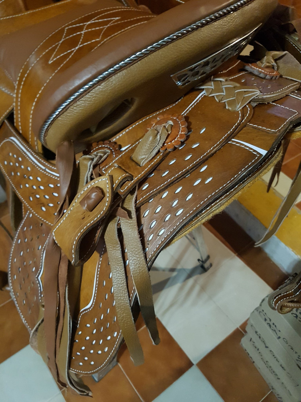 Montura charra cola de pato, cantina desmontable con herraje - Tiendacharra.com - Bodega Tienda Charra