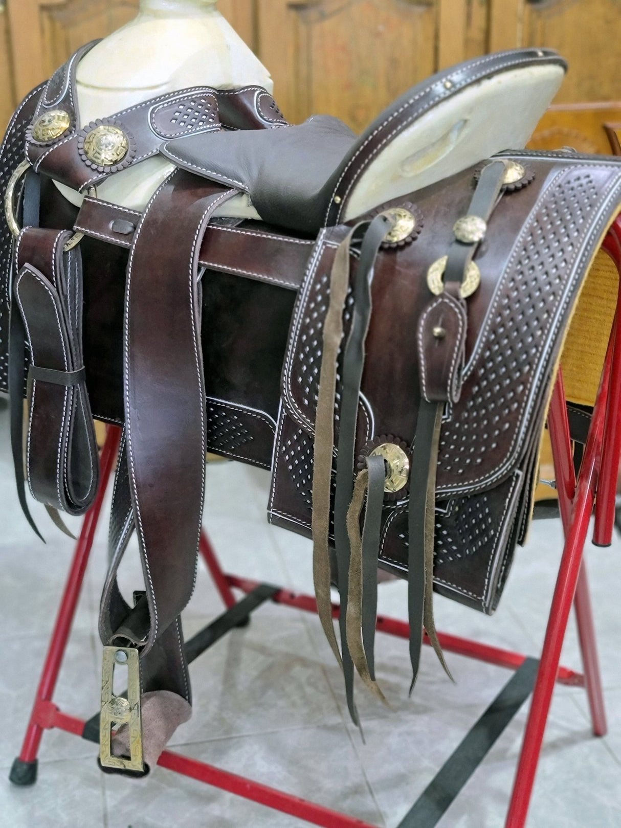 Montura charra cuadrada, herraje dorado - Tiendacharra.com - Bodega Tienda Charra