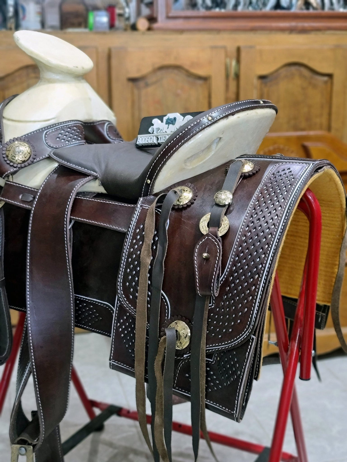 Montura charra cuadrada, herraje dorado - Tiendacharra.com - Bodega Tienda Charra