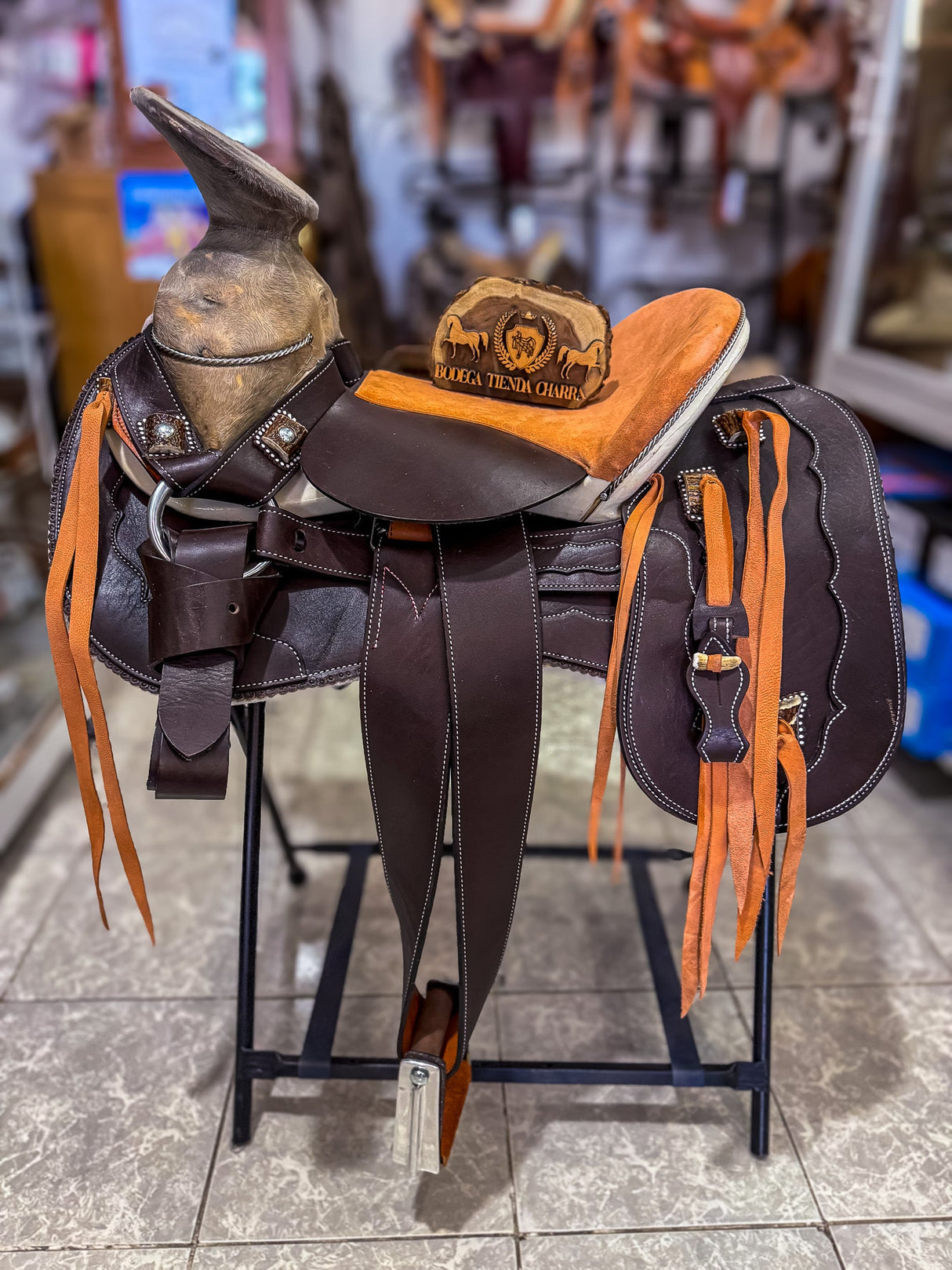 Montura Charra Cuero Americano con venado - Tiendacharra.com - Bodega Tienda Charra