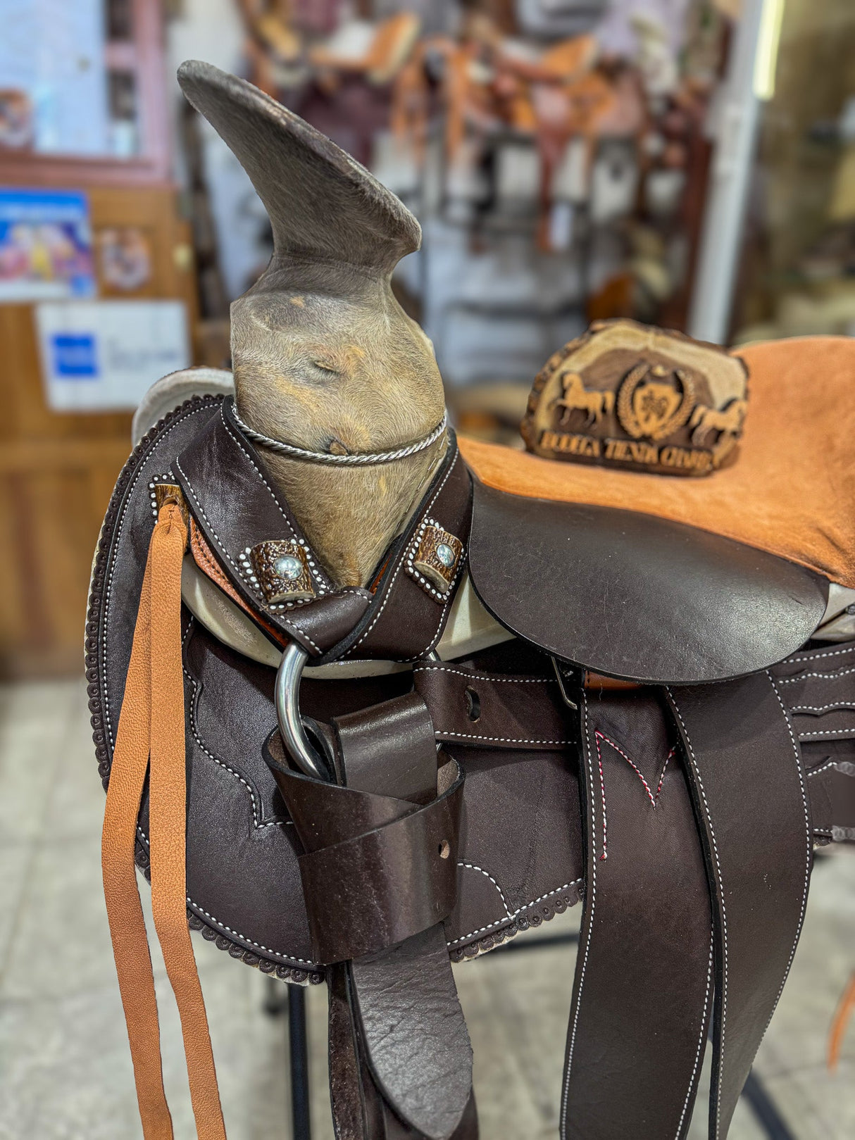 Montura Charra Cuero Americano con venado - Tiendacharra.com - Bodega Tienda Charra