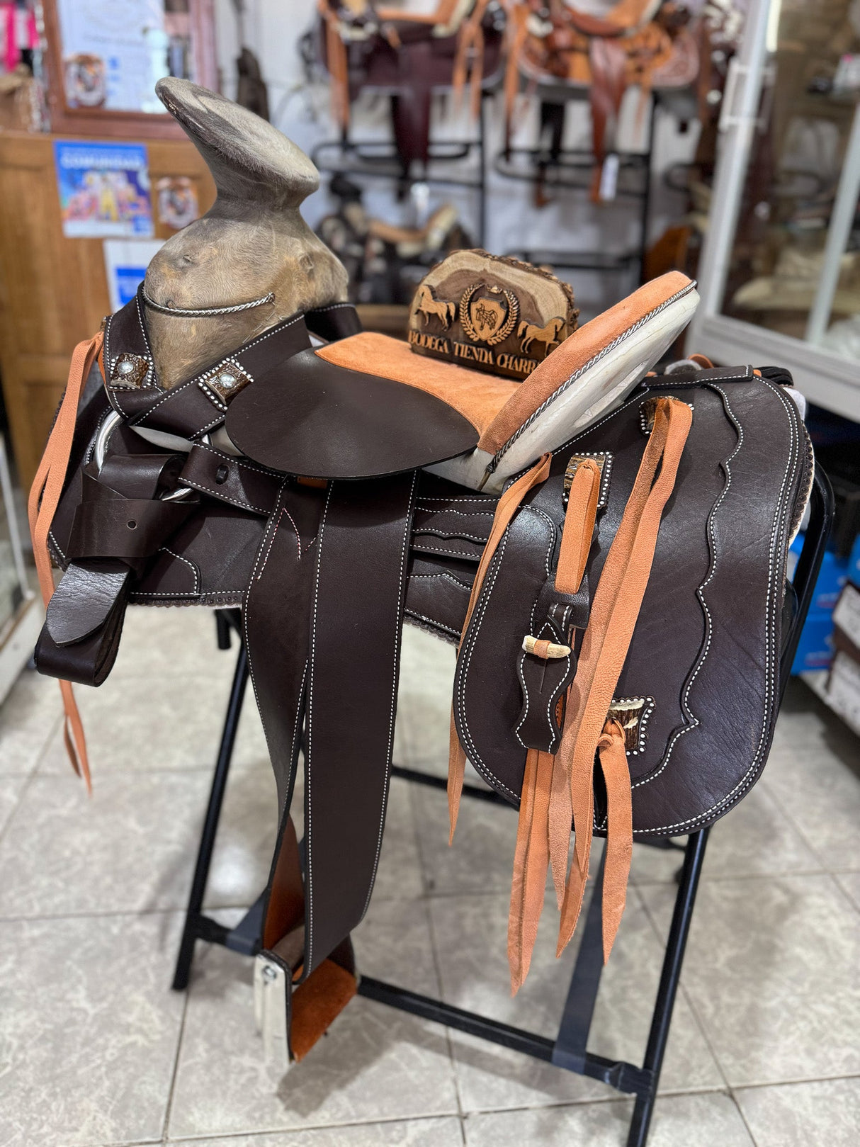 Montura Charra Cuero Americano con venado - Tiendacharra.com - Bodega Tienda Charra