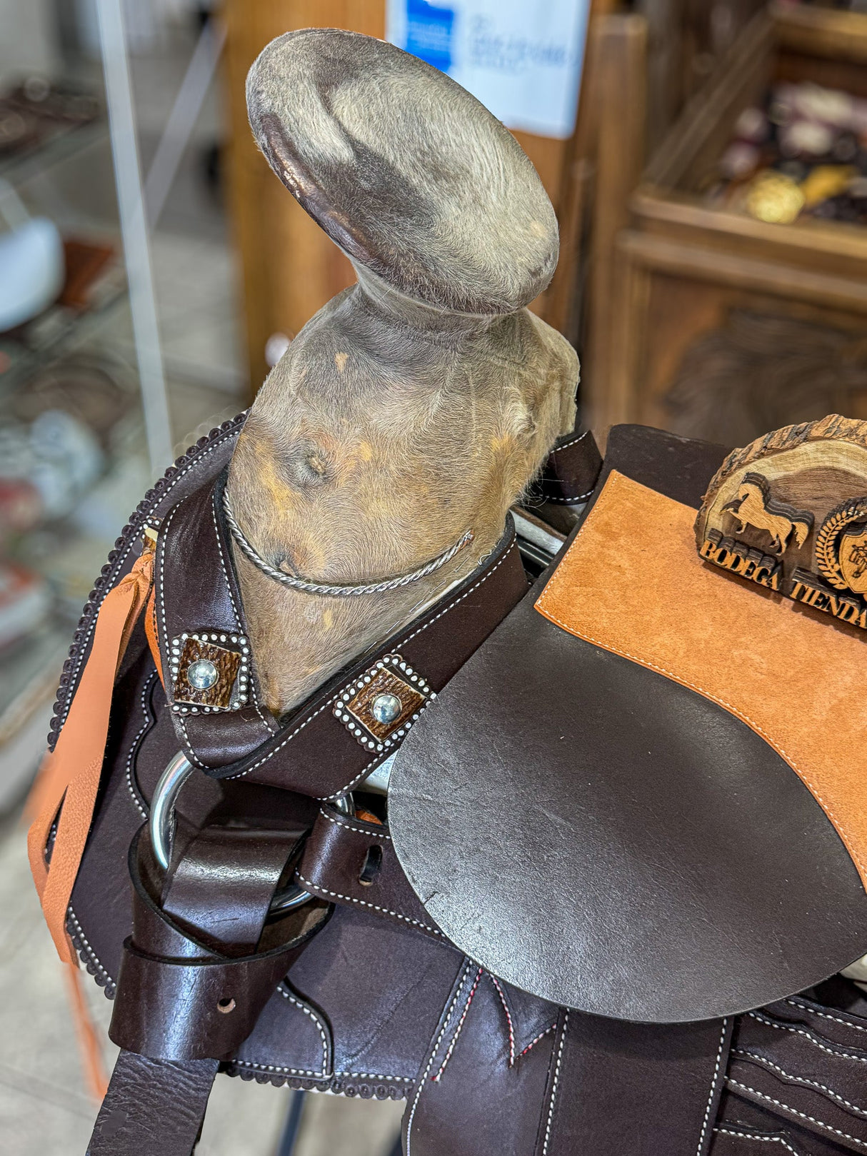 Montura Charra Cuero Americano con venado - Tiendacharra.com - Bodega Tienda Charra