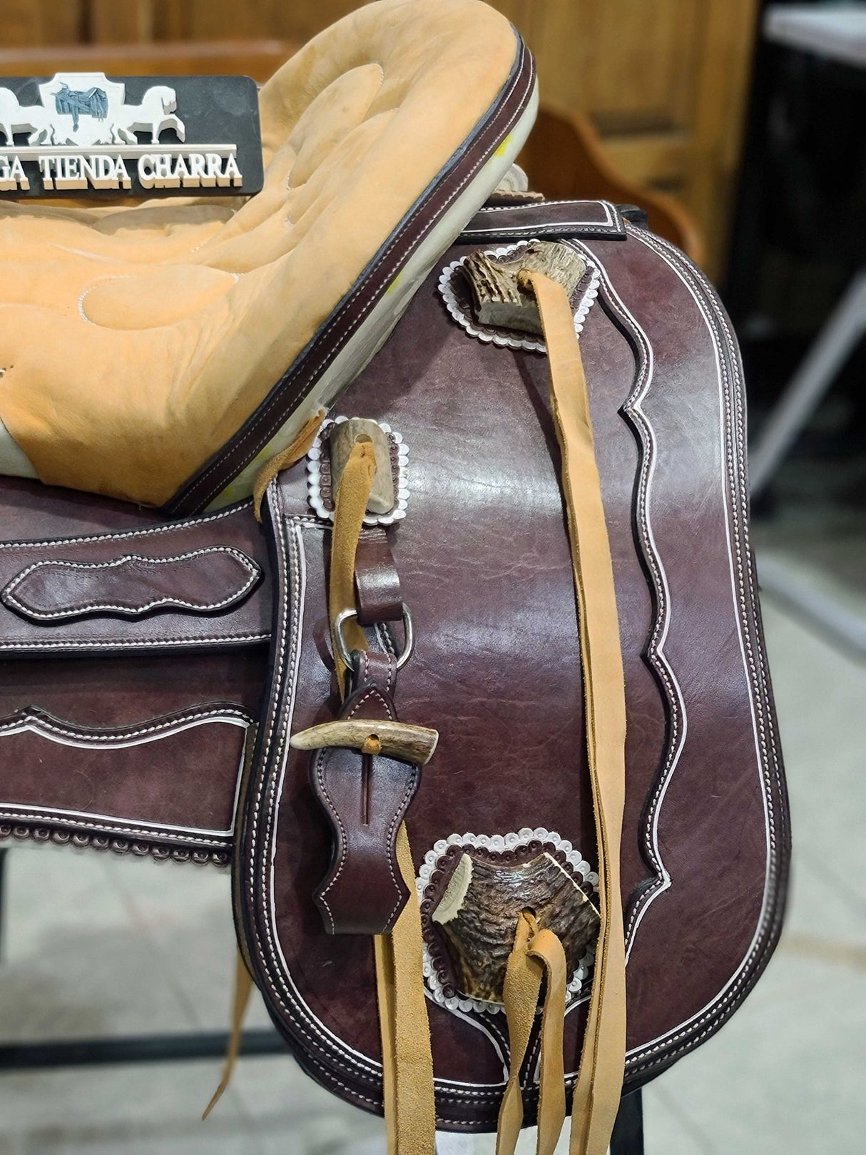 Montura charra media gala, fuste con surrón SCJA127 - Tiendacharra.com - Bodega Tienda Charra
