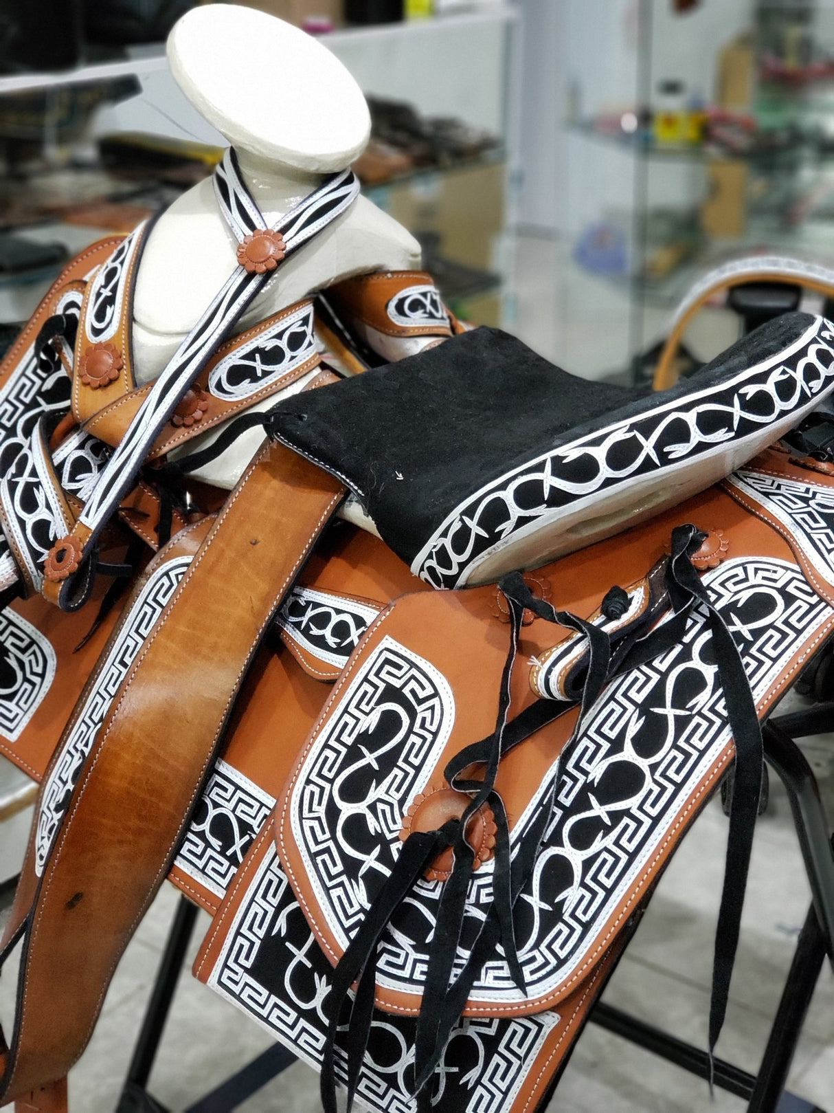 Montura charra navajeada económica. - Tiendacharra.com - Bodega Tienda Charra
