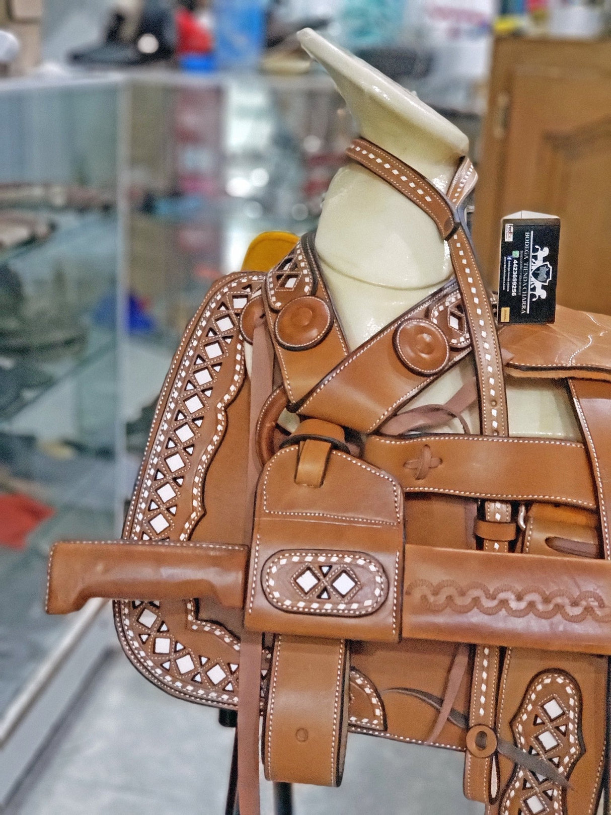 Montura jaraneada encorrellada cuero de chivo, cantina redonda - Tiendacharra.com - Bodega Tienda Charra