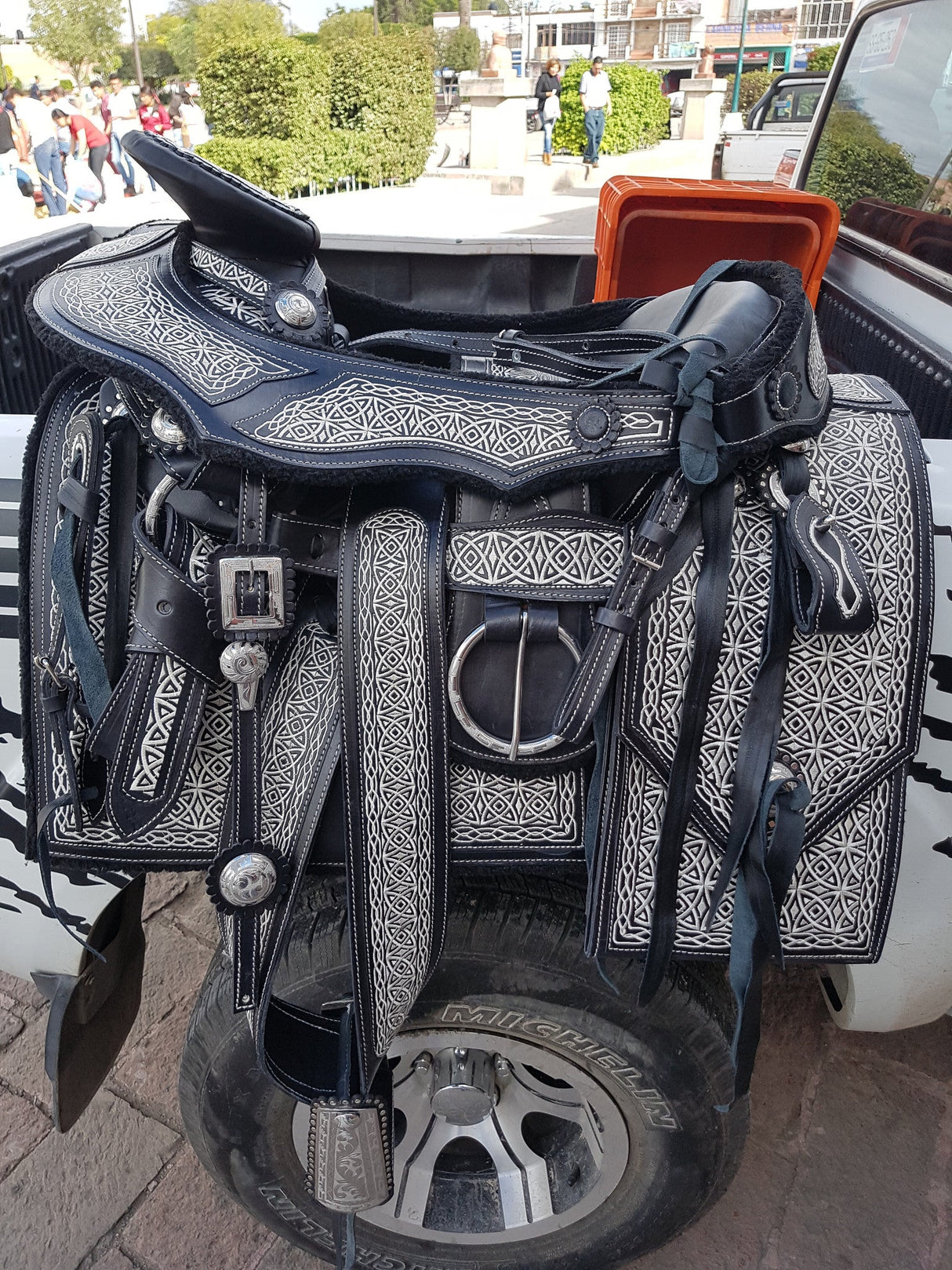 Silla charra bordada Modelo Aros (con herraje) - Tiendacharra.com - Bodega Tienda Charra