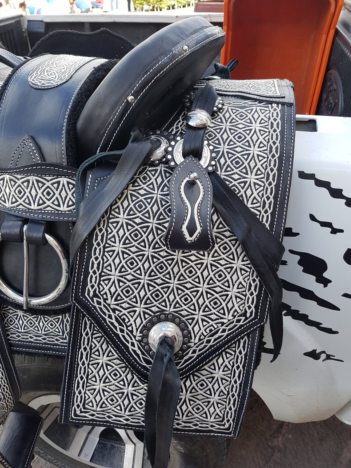 Silla charra bordada Modelo Aros (con herraje) - Tiendacharra.com - Bodega Tienda Charra