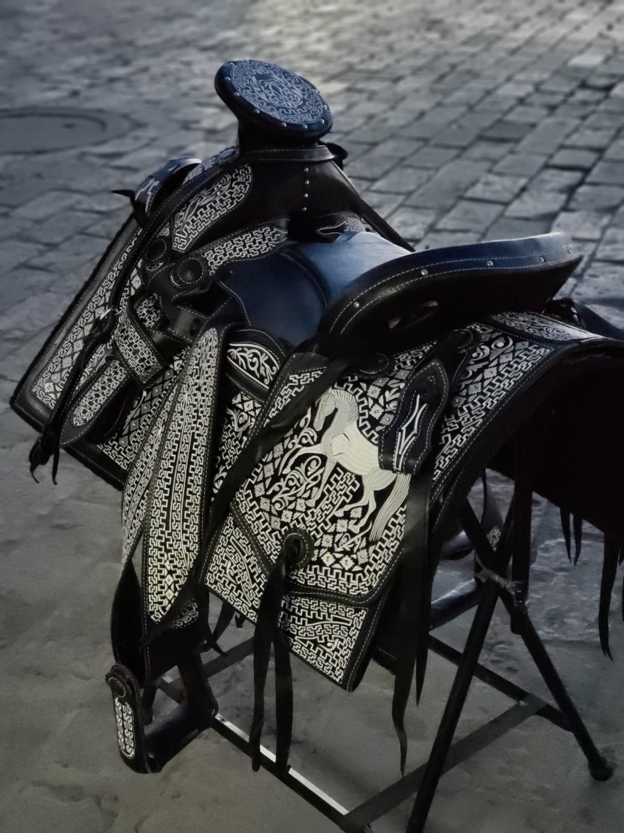 Silla charra bordada modelo "Paso español" - Tiendacharra.com - Bodega Tienda Charra