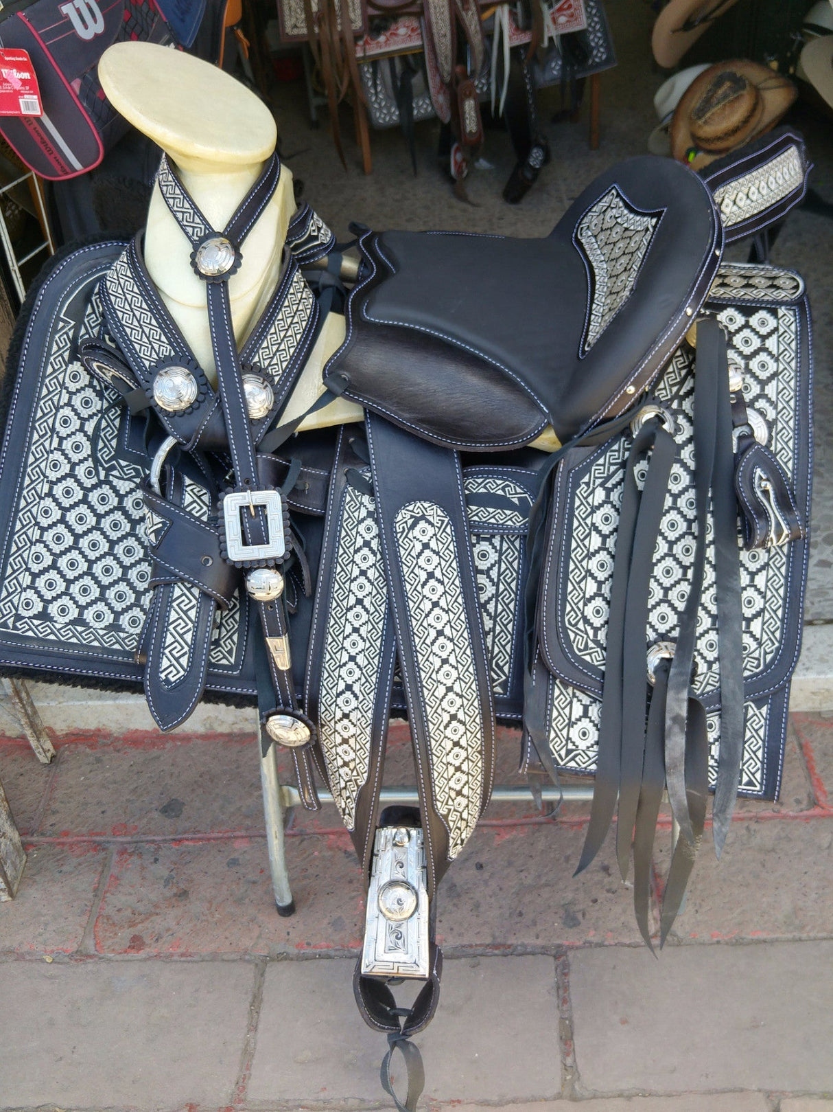 Silla charra bordada "rombos" con herraje - Tiendacharra.com - Bodega Tienda Charra