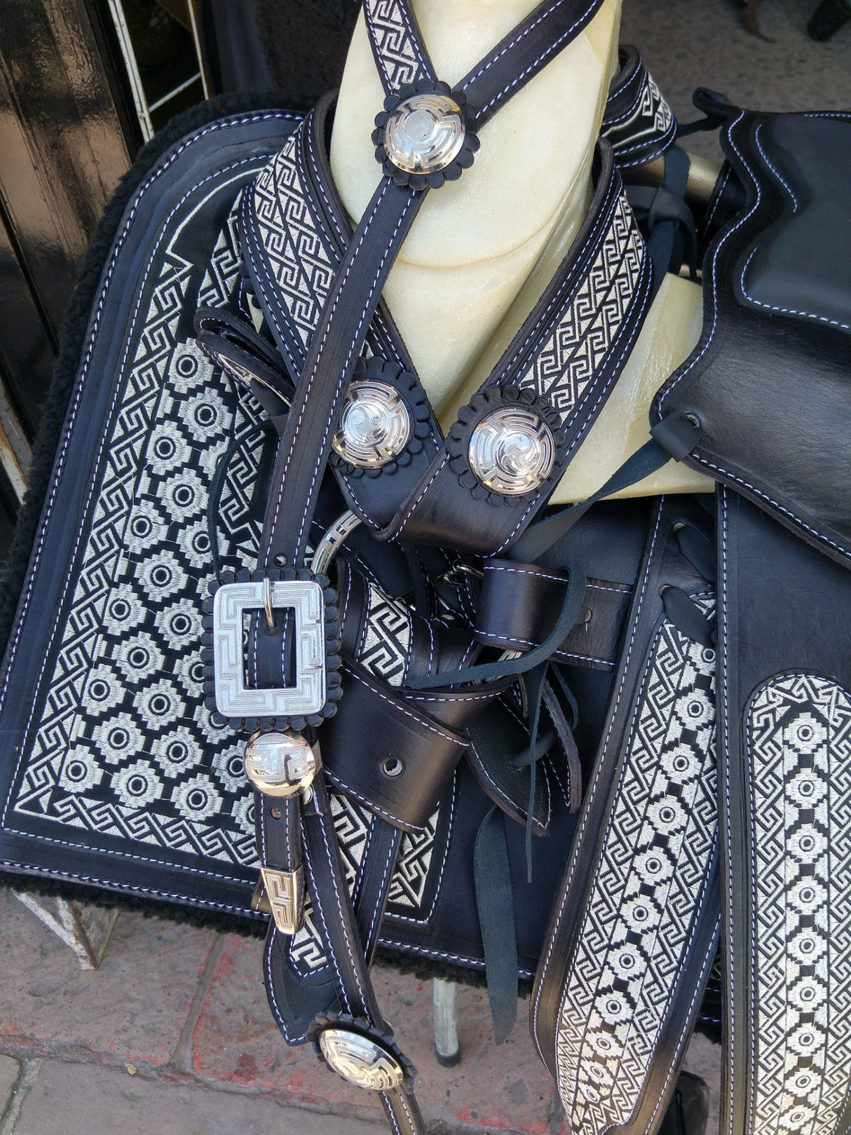 Silla charra bordada "rombos" con herraje - Tiendacharra.com - Bodega Tienda Charra