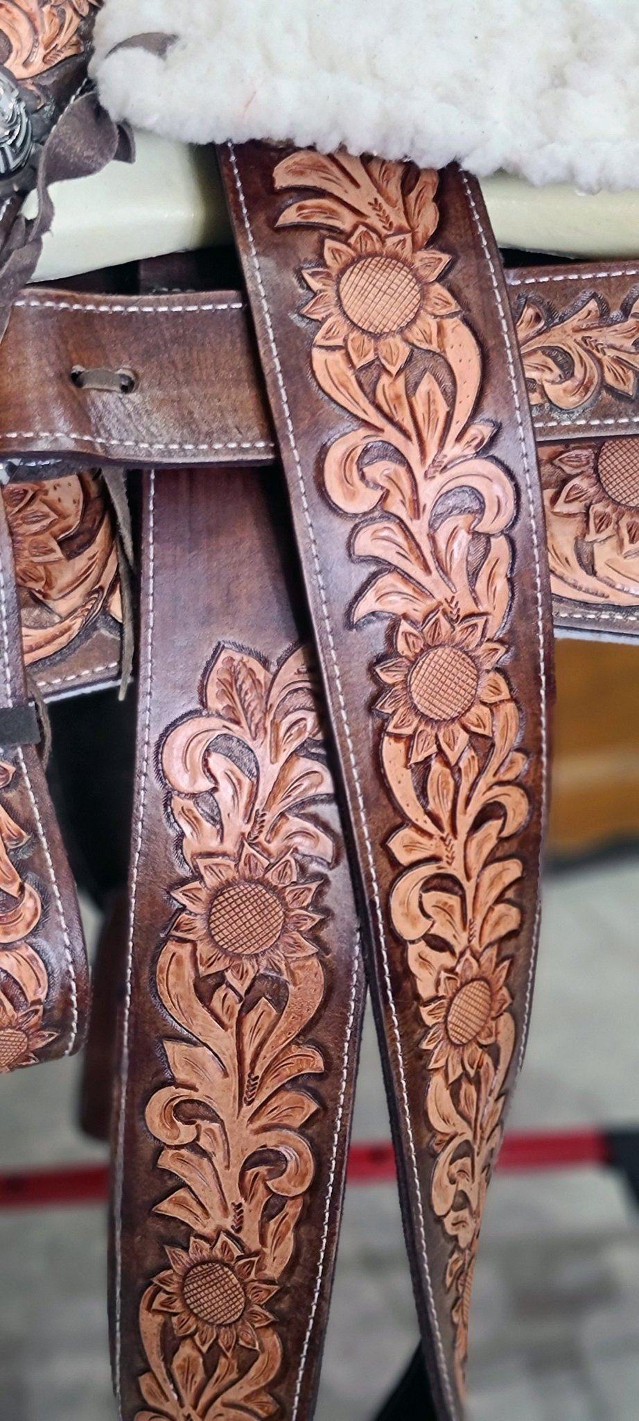 Silla charra cincelado diseño girasoles, acero inoxidable - Tiendacharra.com - Bodega Tienda Charra