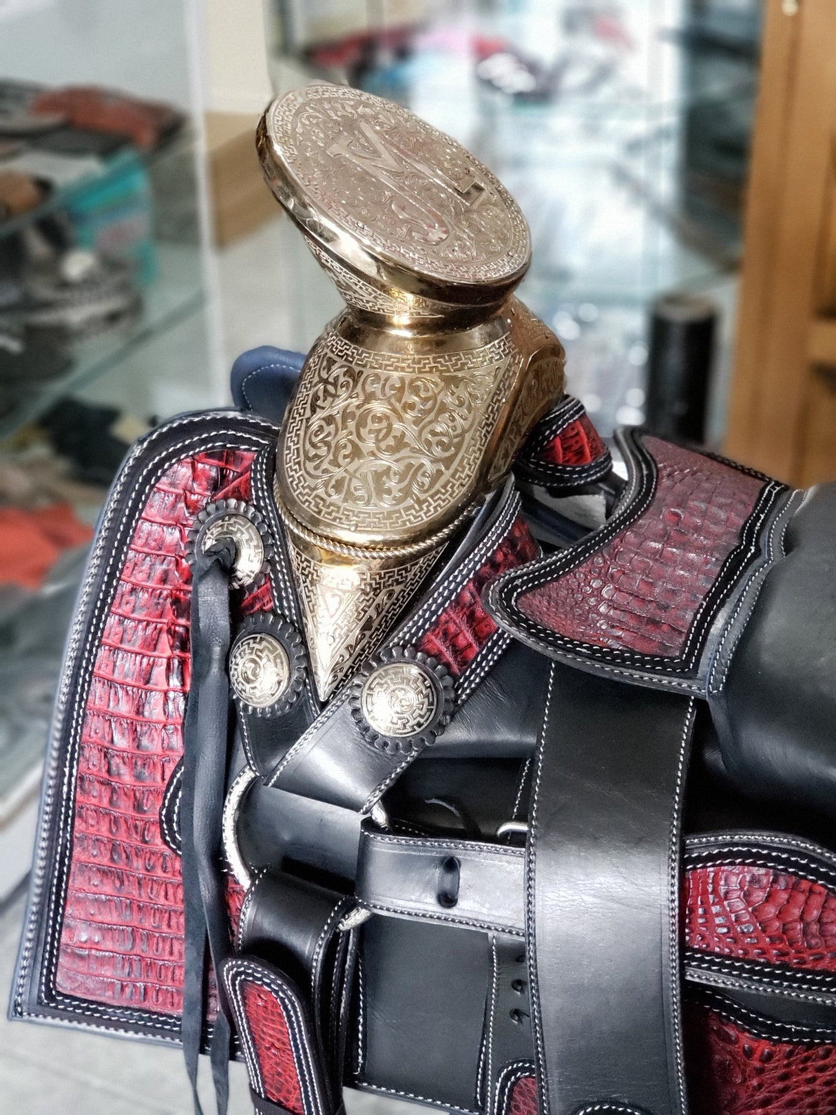 Silla charra cocodrilo, fuste dorado - Tiendacharra.com - Bodega Tienda Charra