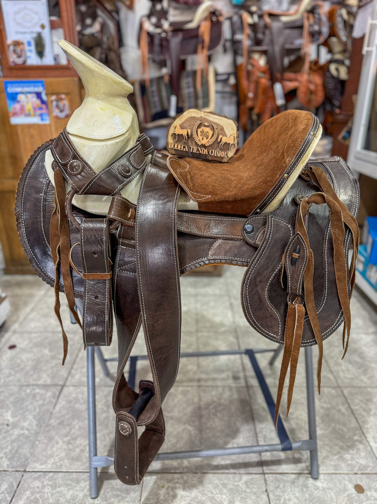 Silla charra cola de pato chocolate vaqueta4 N9 - Tiendacharra.com - Bodega Tienda Charra
