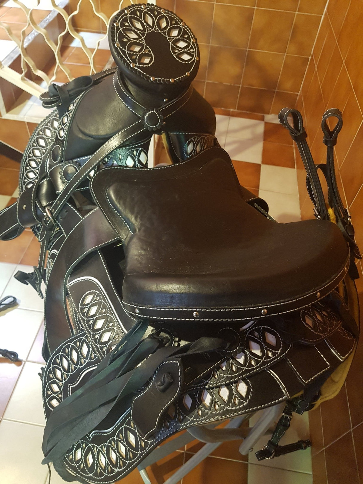 Silla charra cola de pato, diseño pespuntado - Tiendacharra.com - Bodega Tienda Charra