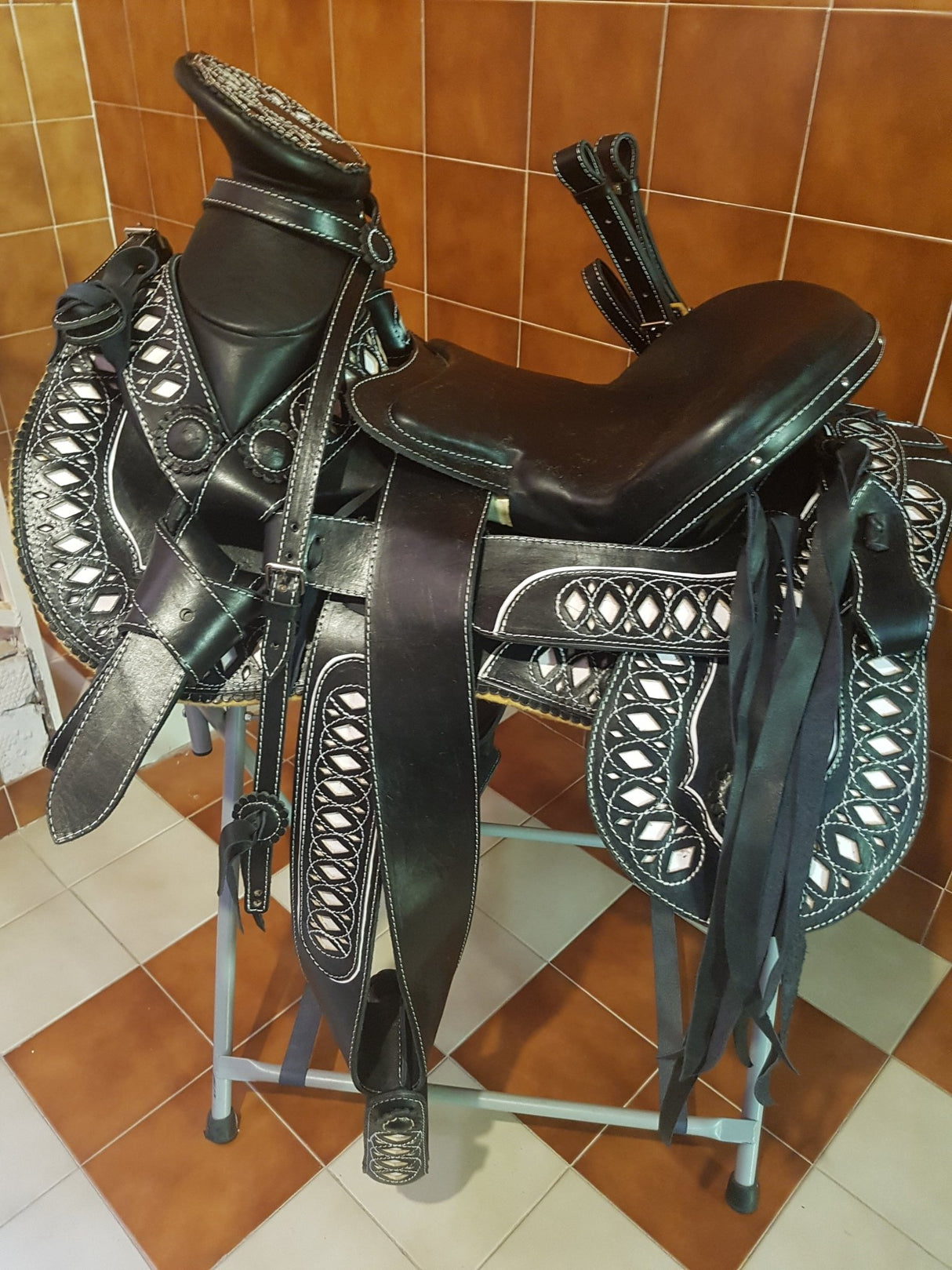 Silla charra cola de pato, diseño pespuntado - Tiendacharra.com - Bodega Tienda Charra