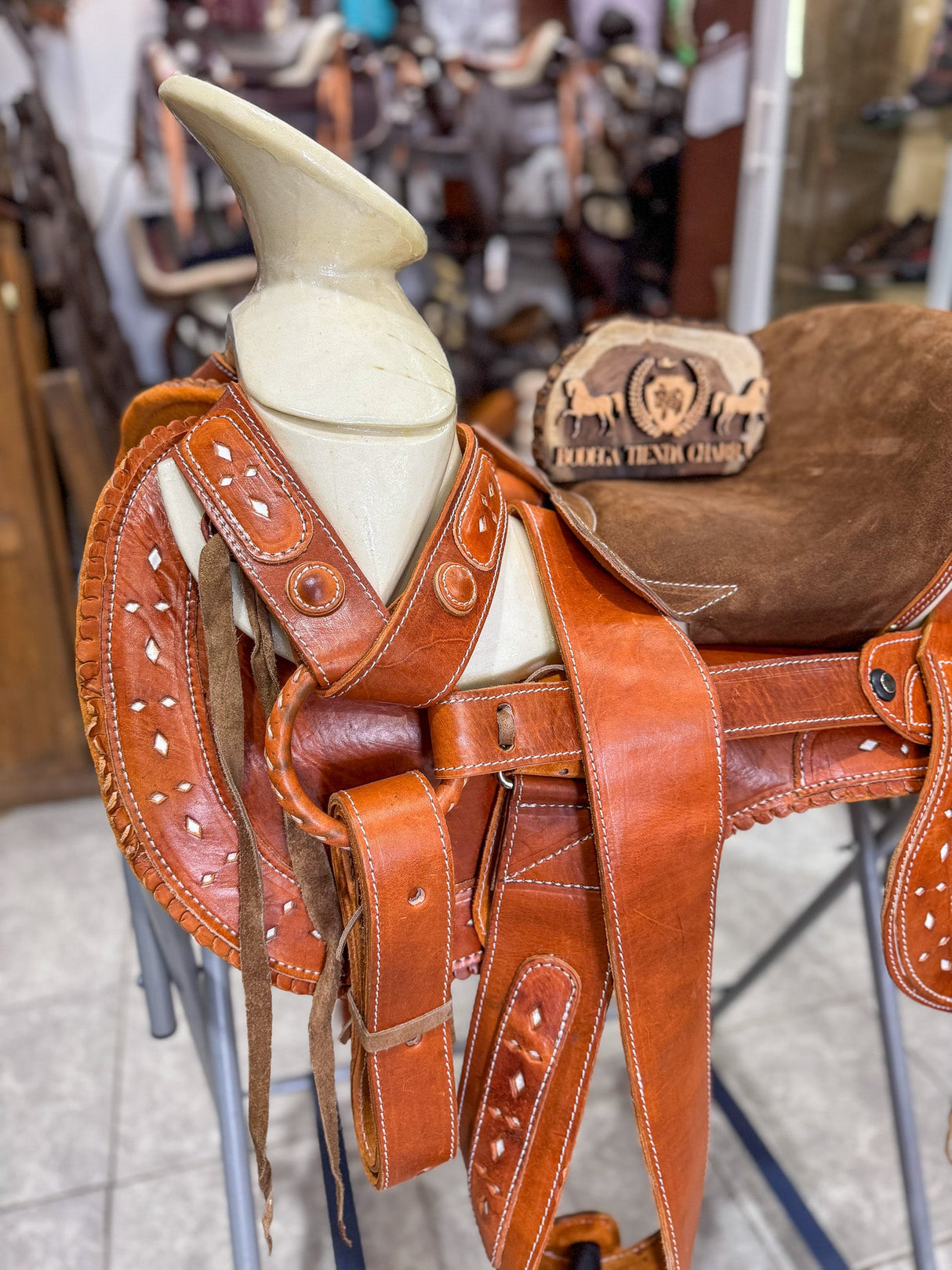 Silla charra cola de pato miel vaqueta4 N8 - Tiendacharra.com - Bodega Tienda Charra