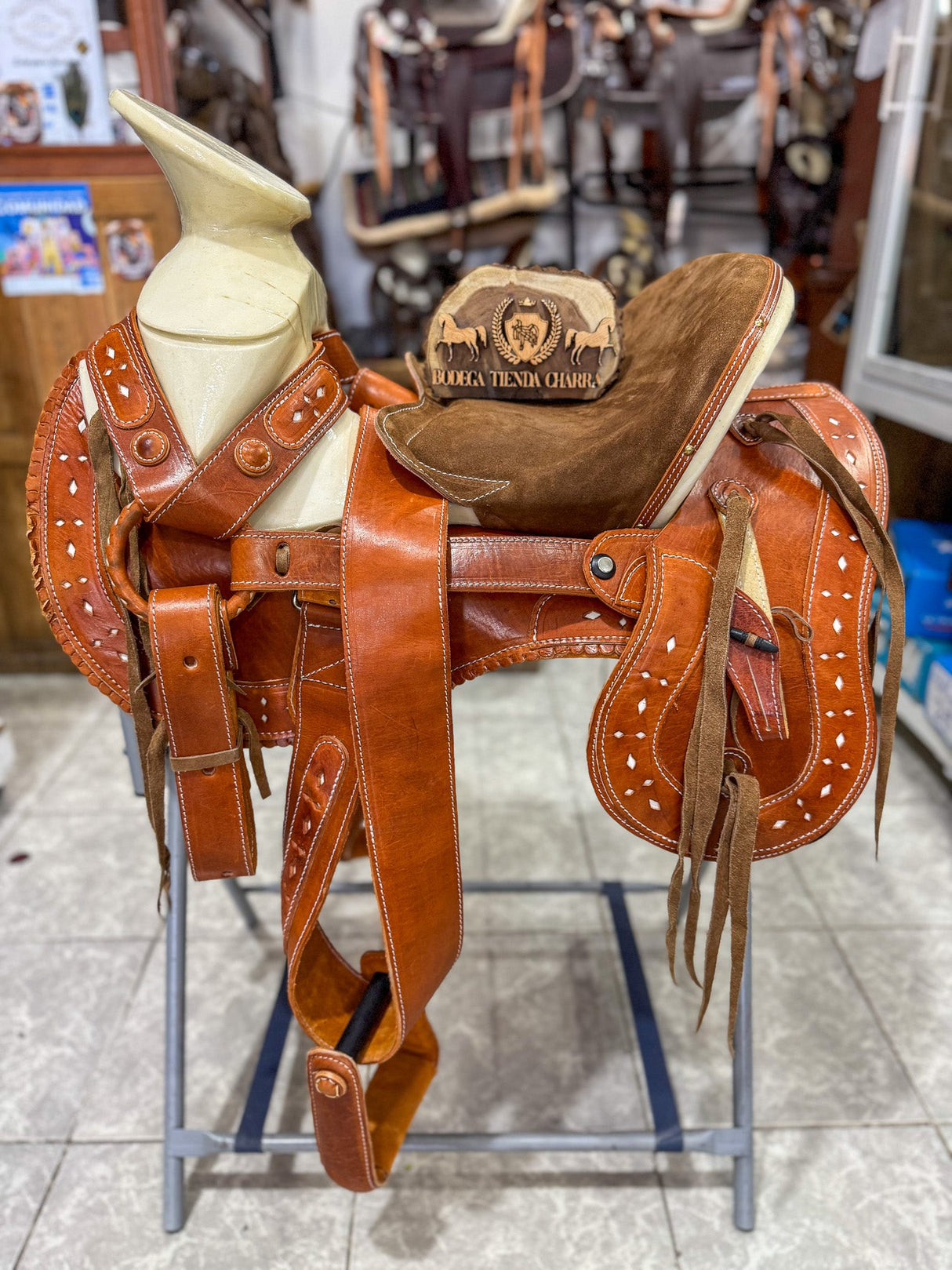 Silla charra cola de pato miel vaqueta4 N8 - Tiendacharra.com - Bodega Tienda Charra