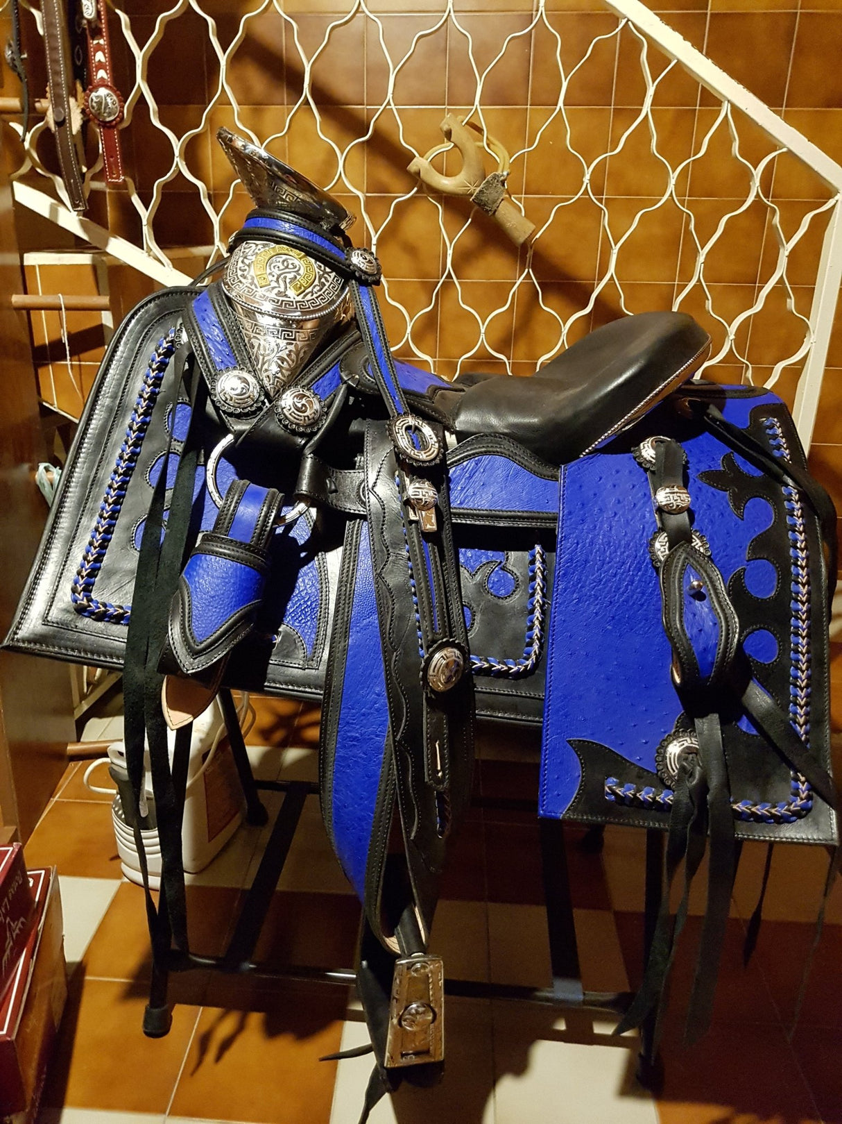 Silla charra en piel de avestruz, cantina cuadrada - Tiendacharra.com - Bodega Tienda Charra