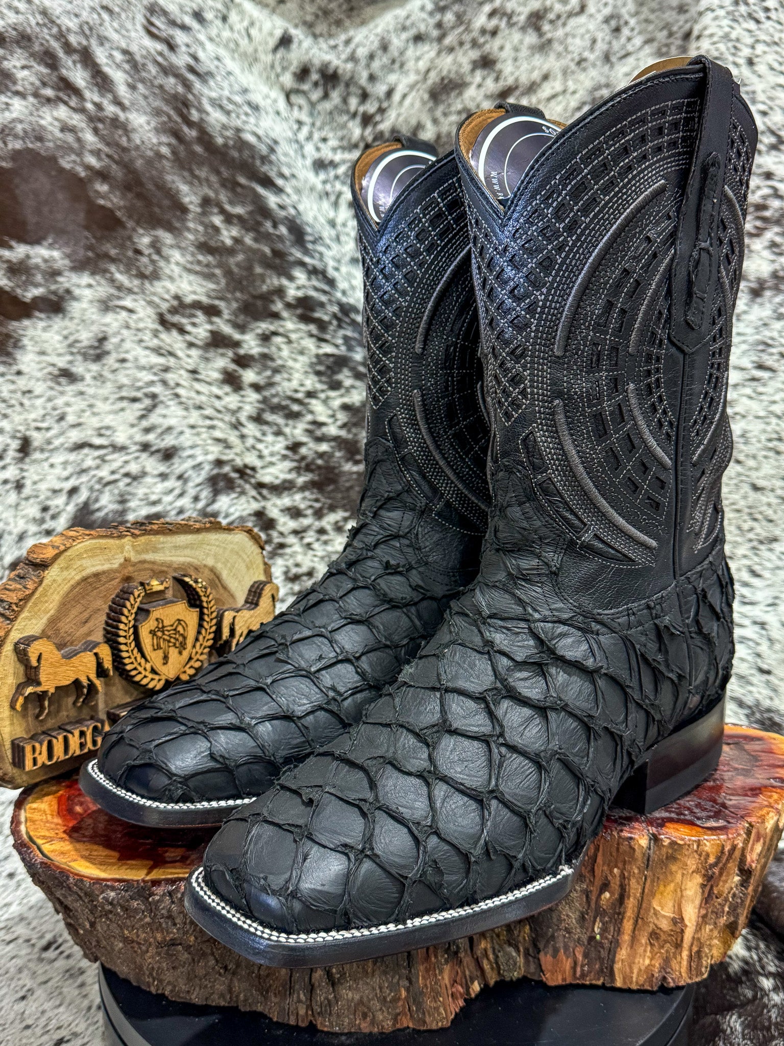 Bota Stanford Pescado Pirarucu Nobuk Negro - Main Image