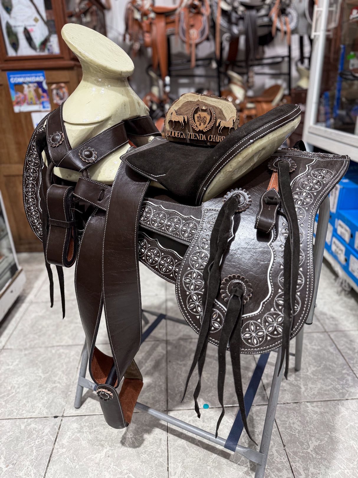Montura Charra Colita de Pato con Cantinas Desmontables | Combinada | Diseño de Esferas (Copia)