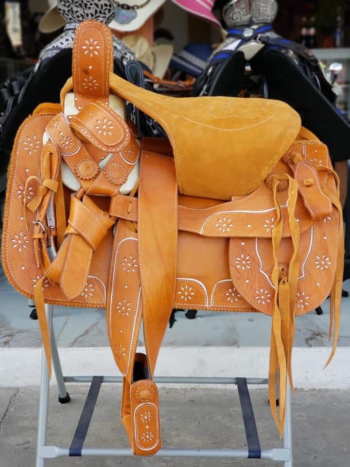 Albarda charra con cantina, adorno floreado color miel - Tiendacharra.com - Bodega Tienda Charra