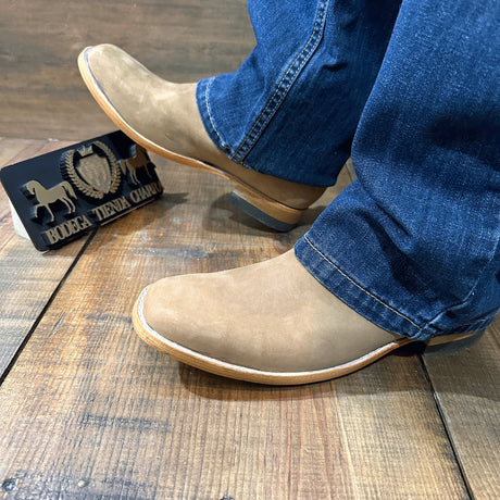 Botin horma de pato, color Nobuk Camel - Tiendacharra.com - Bodega Tienda Charra