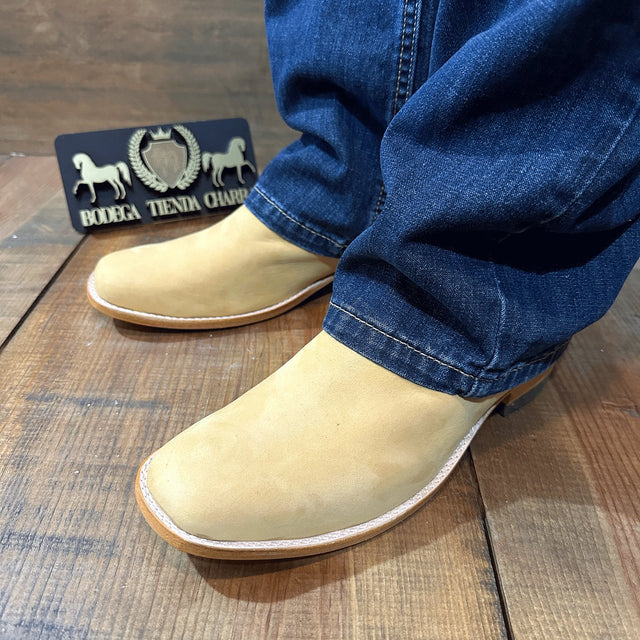 Botin horma de pato, color Nobuk Oro - Tiendacharra.com - Bodega Tienda Charra