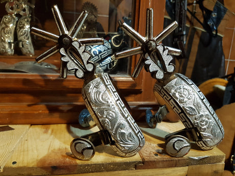 Espuela charra escarbada diseño tipo antiguo, castillejo de flama - Tiendacharra.com - Bodega Tienda Charra