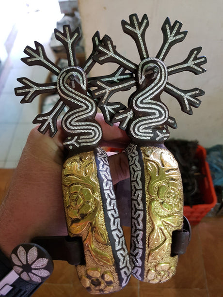 Espuela charra grande con incrustaciones en latón. - Tiendacharra.com - Bodega Tienda Charra