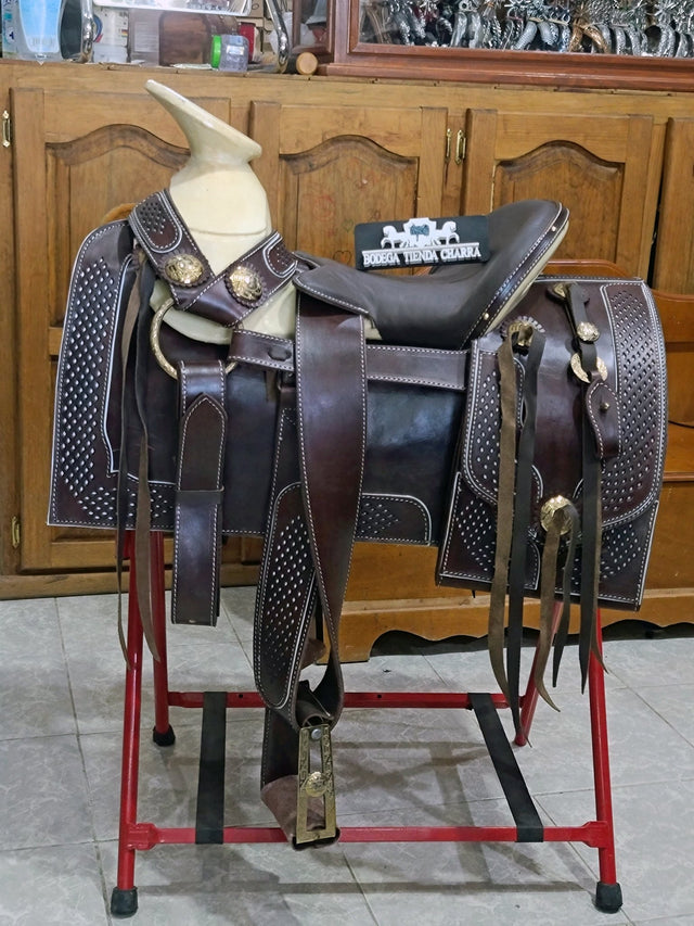 Montura charra cuadrada, herraje dorado - Tiendacharra.com - Bodega Tienda Charra