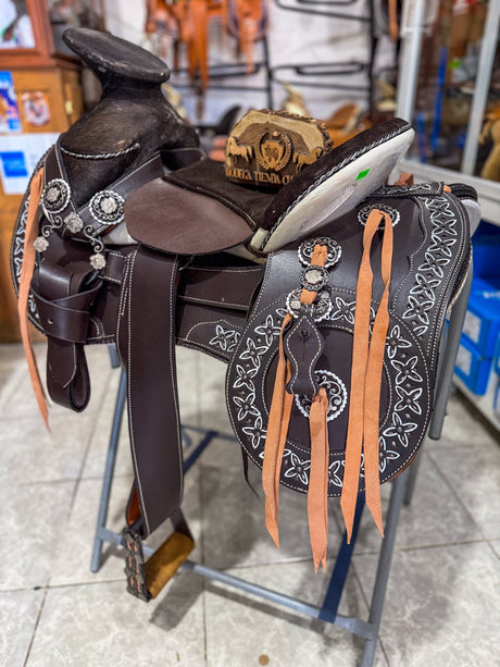 Montura Charra Cuero Americano con herraje pavonado - Tiendacharra.com - Bodega Tienda Charra