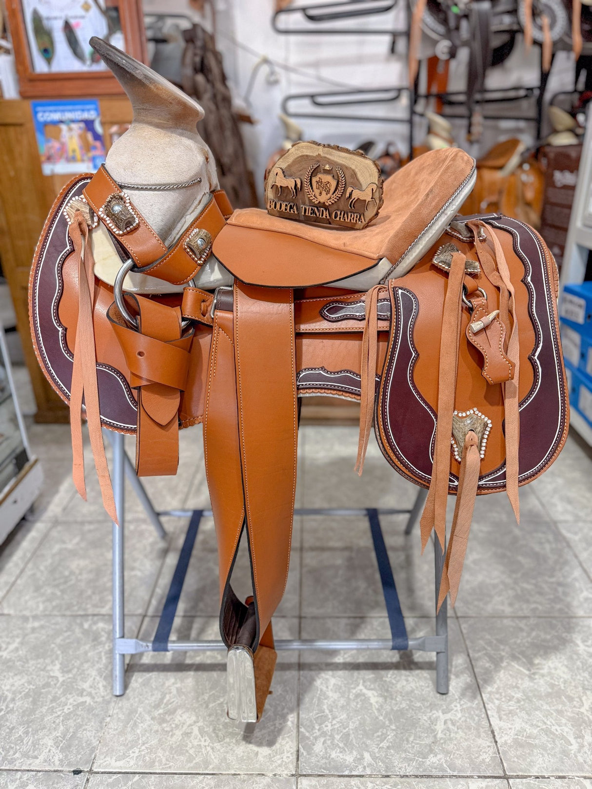 Montura Charra Cuero Americano con herraje venado - Tiendacharra.com - Bodega Tienda Charra