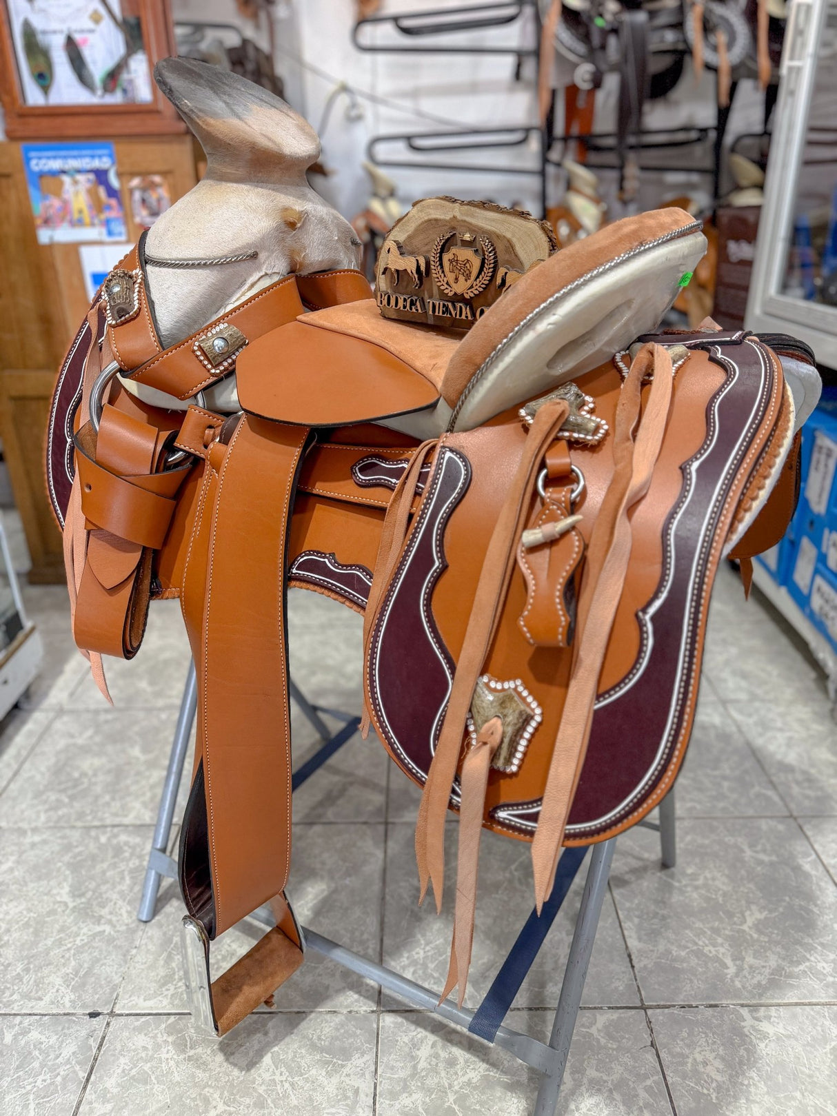 Montura Charra Cuero Americano con herraje venado - Tiendacharra.com - Bodega Tienda Charra