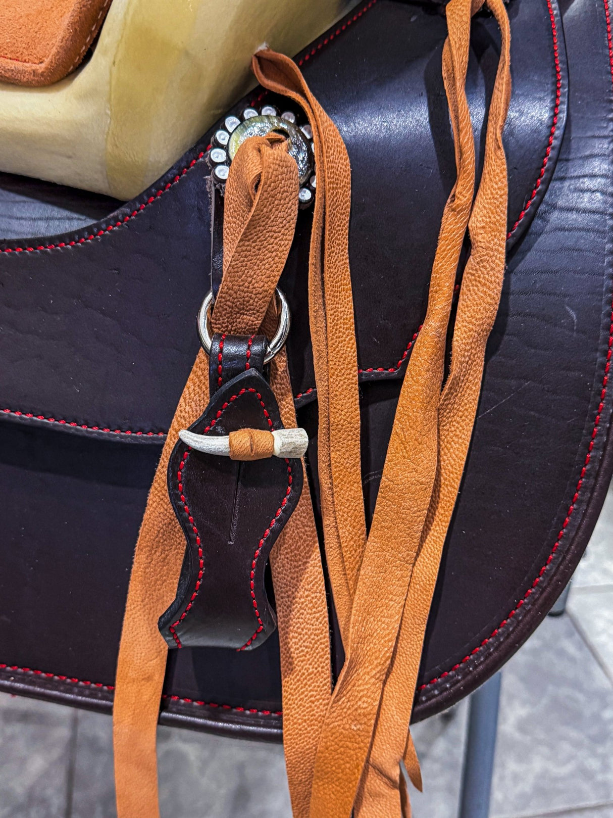 Montura charra vino profundo en cuero látigo americano – edición especial - Tiendacharra.com - Bodega Tienda Charra