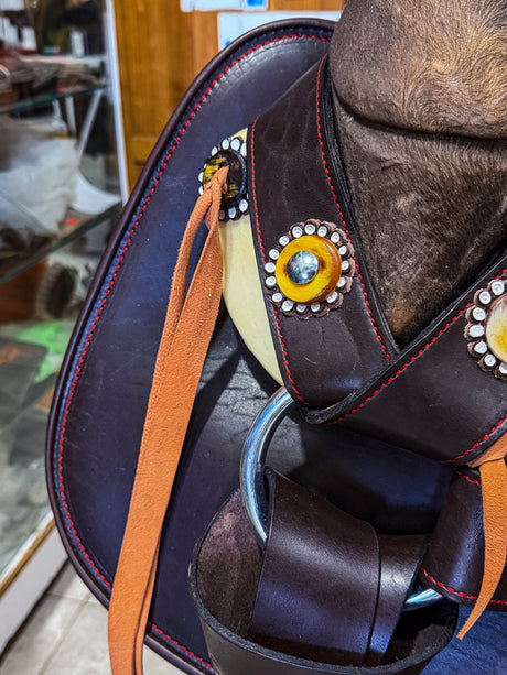 Montura charra vino profundo en cuero látigo americano – edición especial - Tiendacharra.com - Bodega Tienda Charra