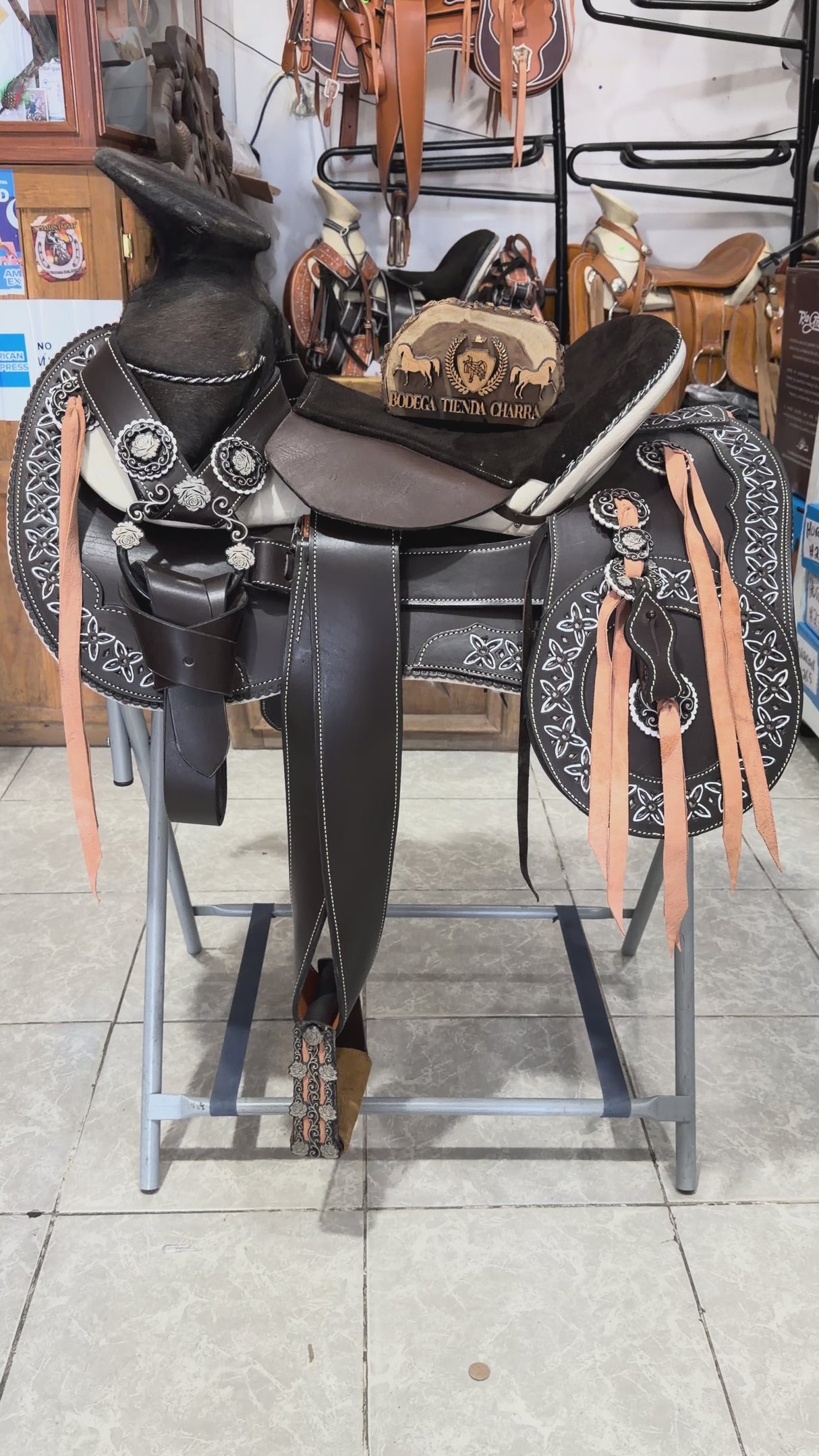 Montura Charra Cuero Americano con herraje pavonado