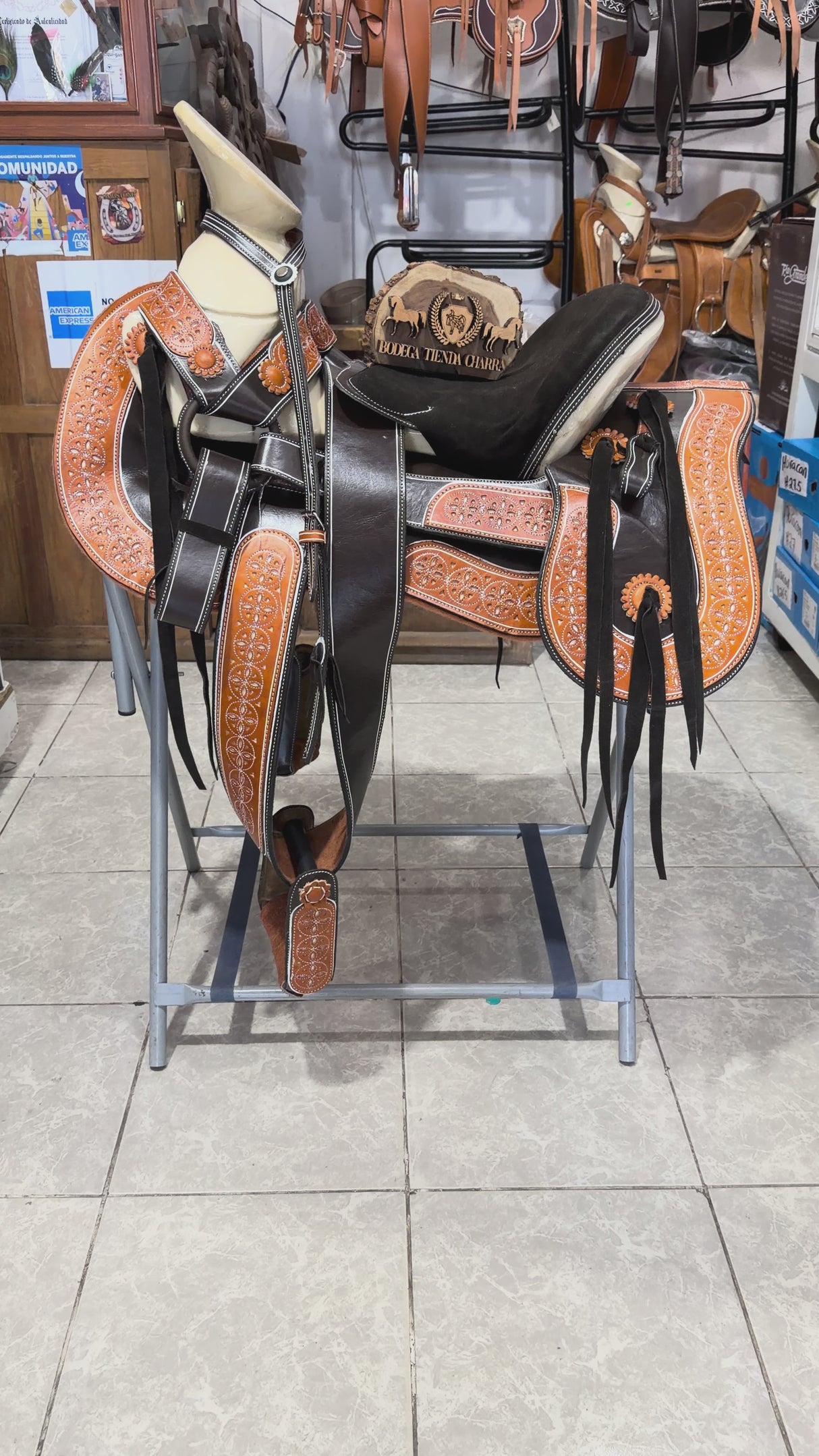 Montura Charra Colita de Pato con Cantinas Desmontables | Combinada | Diseño de Esferas